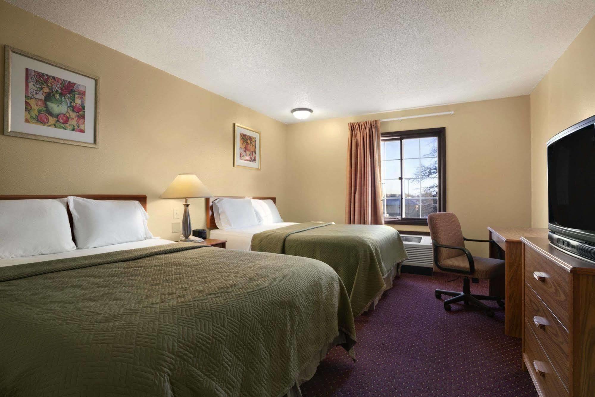 Travelodge Inn & Suites By Wyndham Muscatine Εξωτερικό φωτογραφία