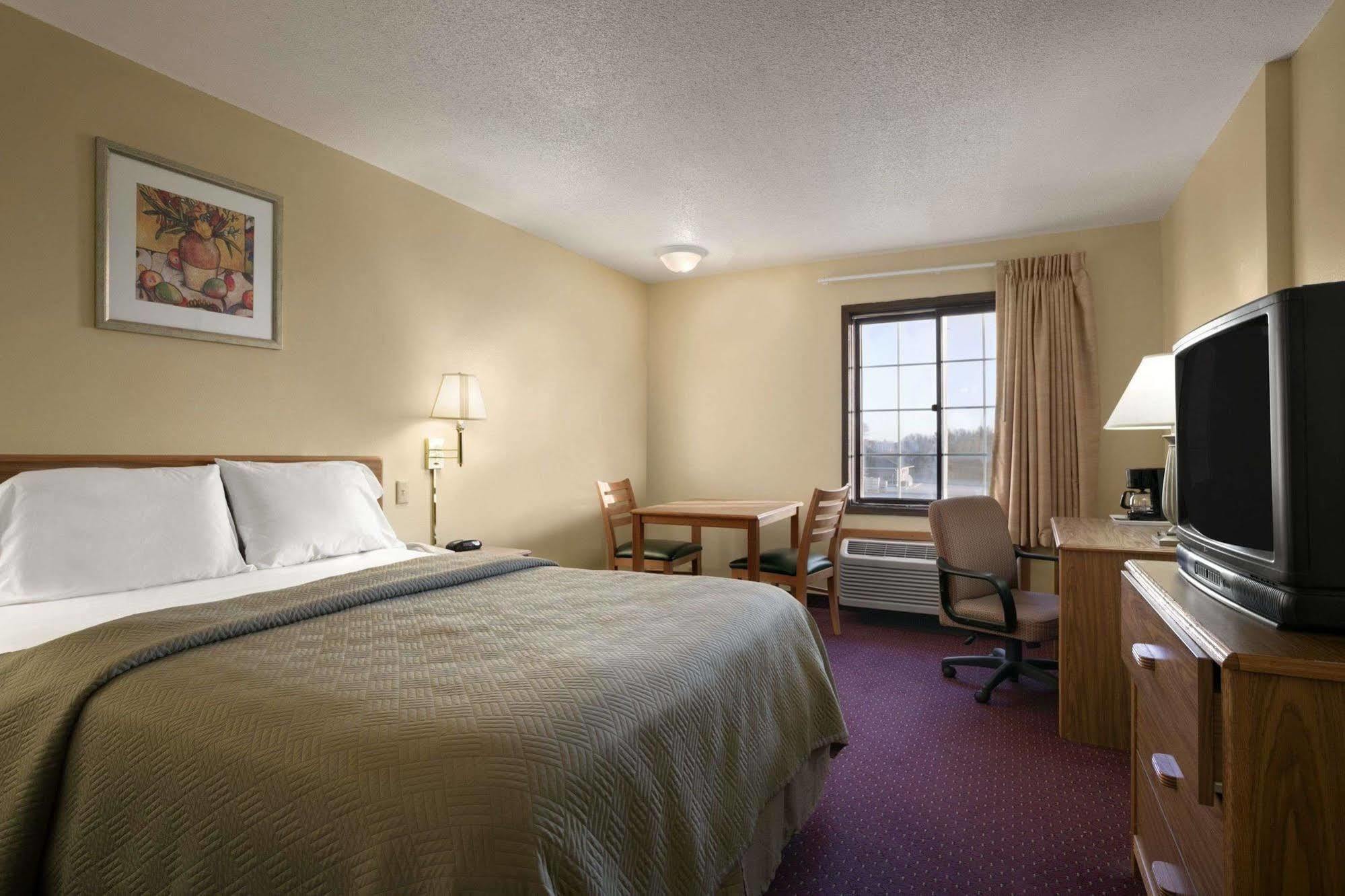 Travelodge Inn & Suites By Wyndham Muscatine Εξωτερικό φωτογραφία